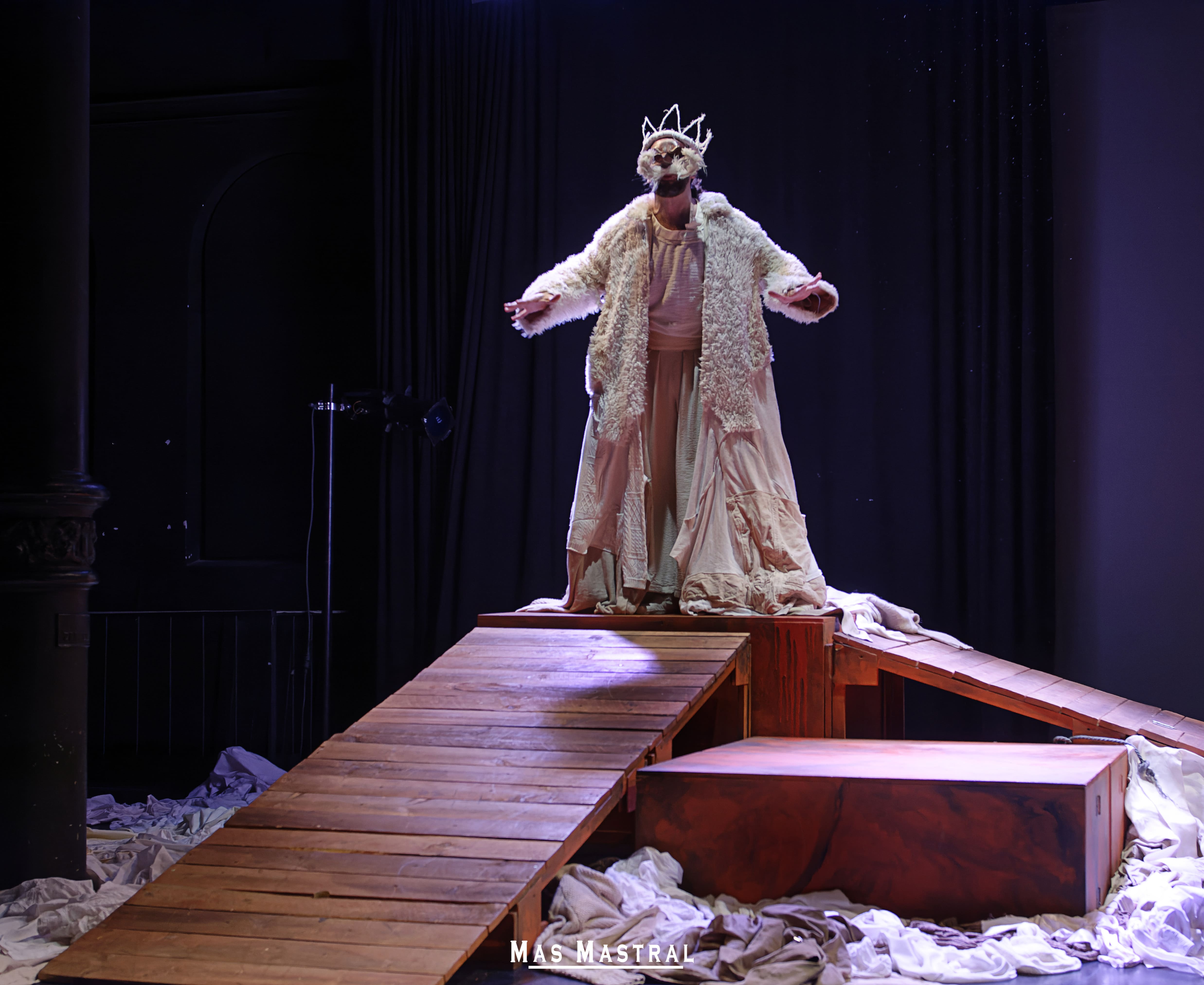 Teatro. Hilos de Sangre / Compañía Riesgo Teatro