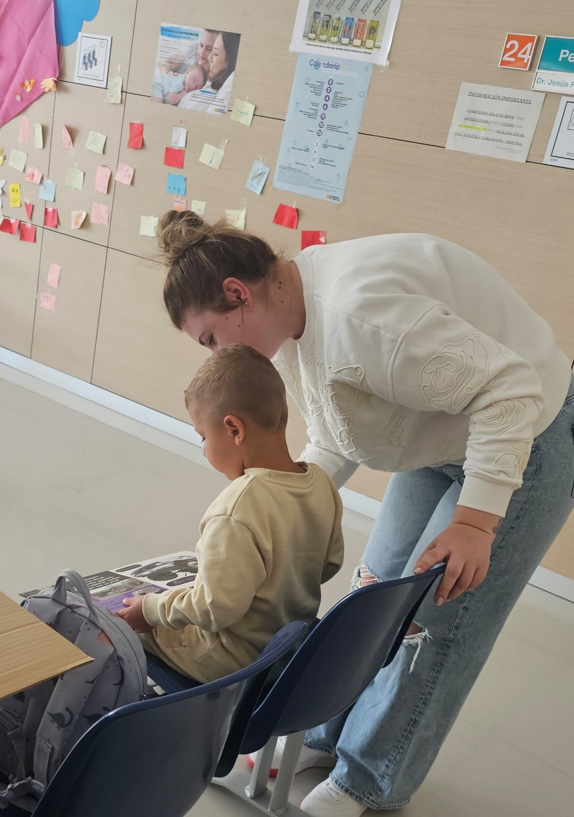 “Bibliomaletas viajeras” de Fundación CAI sigue creciendo en centros sanitarios aragoneses con el apoyo del Gobierno de Aragón